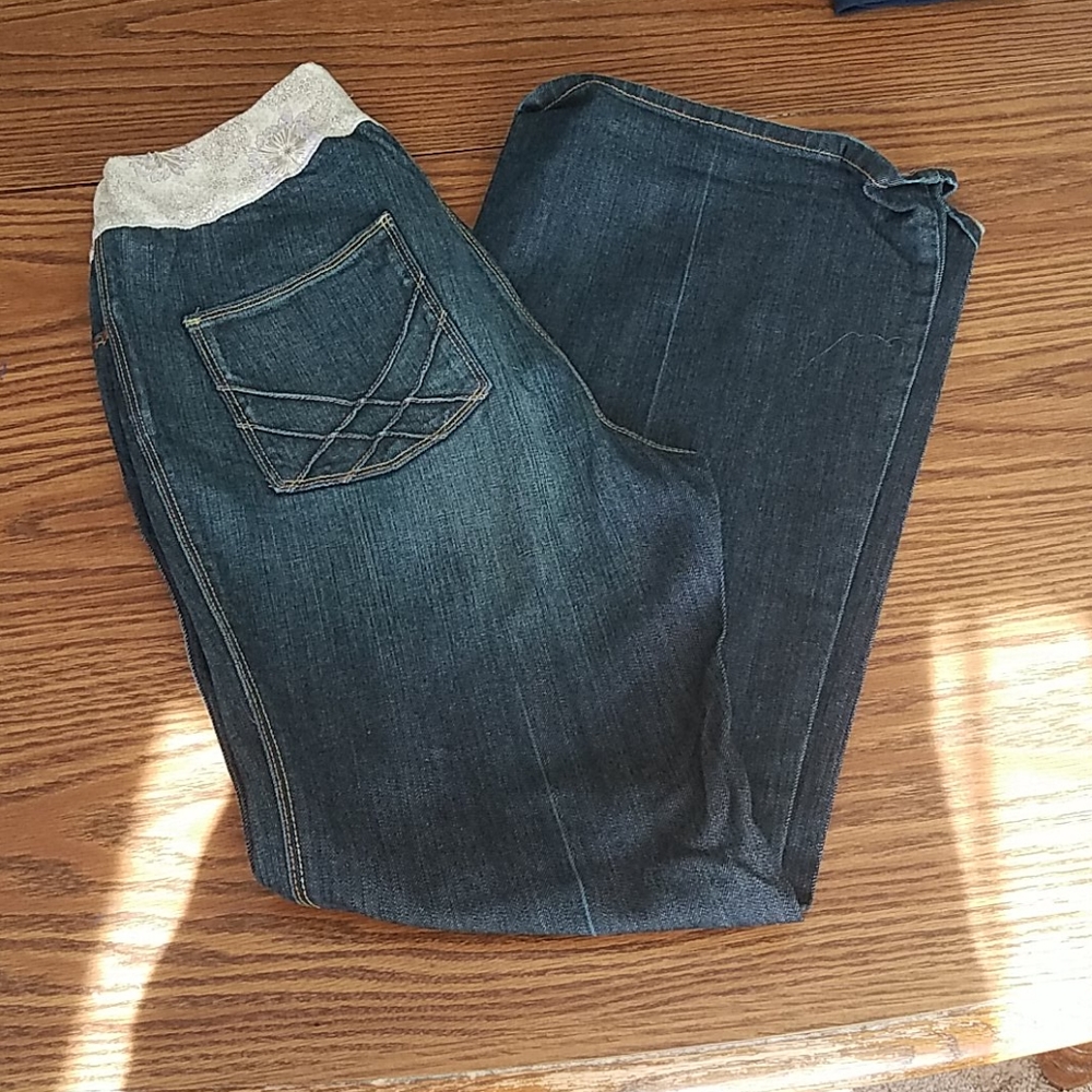 NWOT Gap maternity jeans